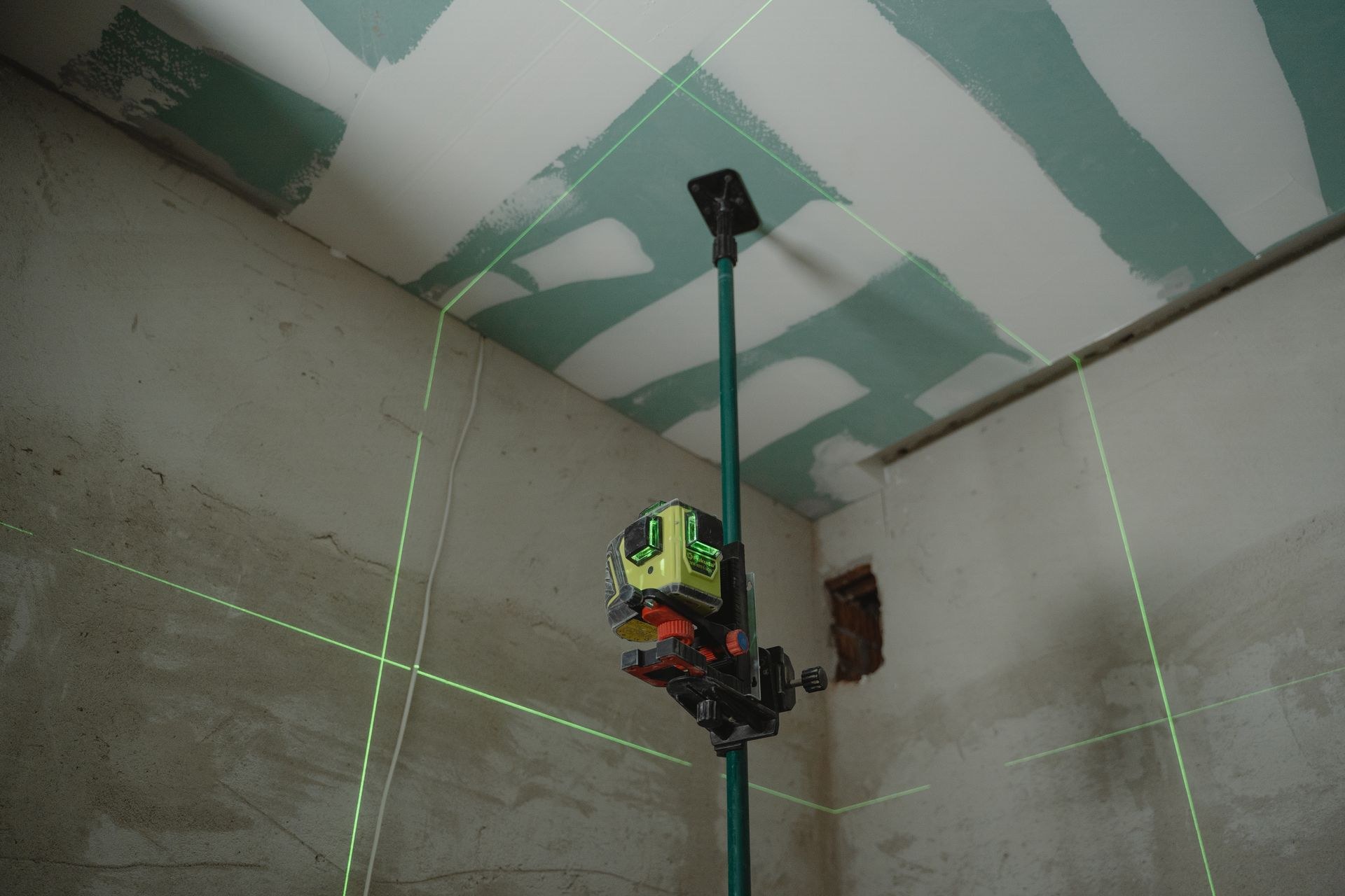 Laser level used to set out accurate maintenance and installation work